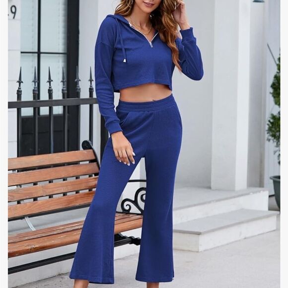 HOODIE & PANTS SET - Picture 2 of 3